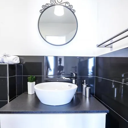 아파트 Capitano - Two Bedroom With Balcony And Sea View Uti *