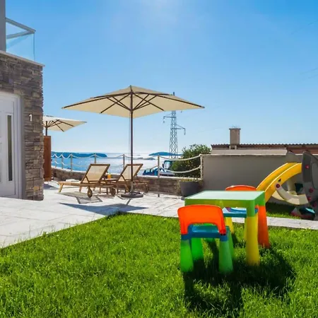 Capitano - Two Bedroom With Balcony And Sea View Uti *