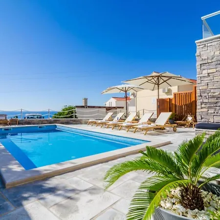 Capitano - Two Bedroom With Balcony And Sea View Uti 아파트