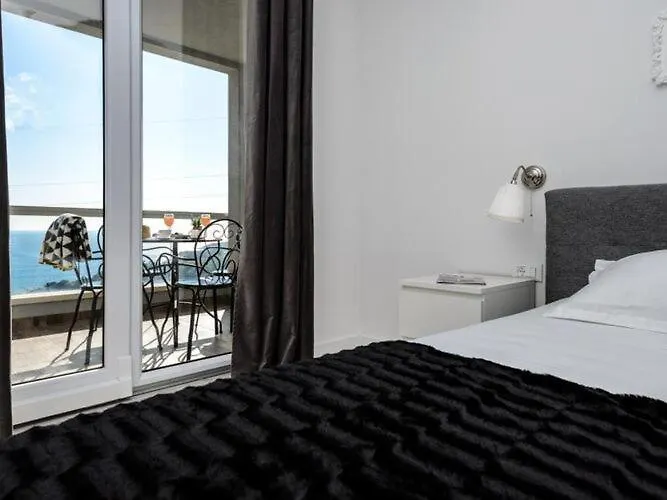 Capitano - Two Bedroom With Balcony And Sea View Uti
