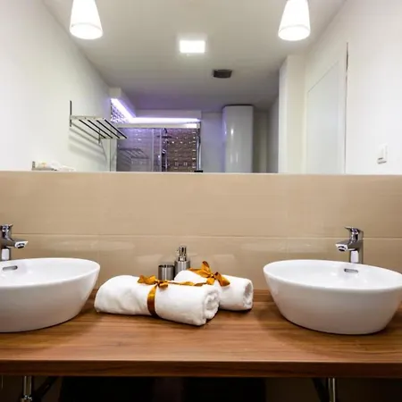 Capitano - Two Bedroom With Balcony And Sea View Uti Apartment