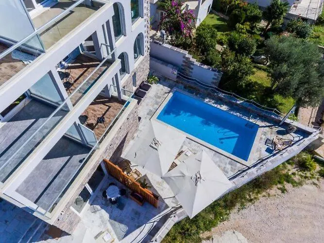 Capitano - Two Bedroom With Balcony And Sea View Uti *