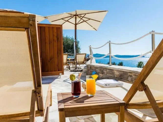 Capitano - Two Bedroom With Balcony And Sea View Uti Apartment