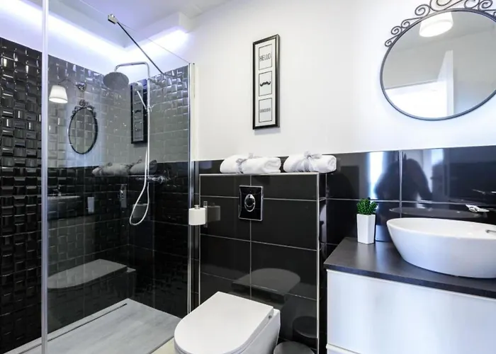 Capitano - Two Bedroom With Balcony And Sea View Uti Apartment *