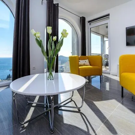 Capitano - Two Bedroom With Balcony And Sea View Uti Apartment *