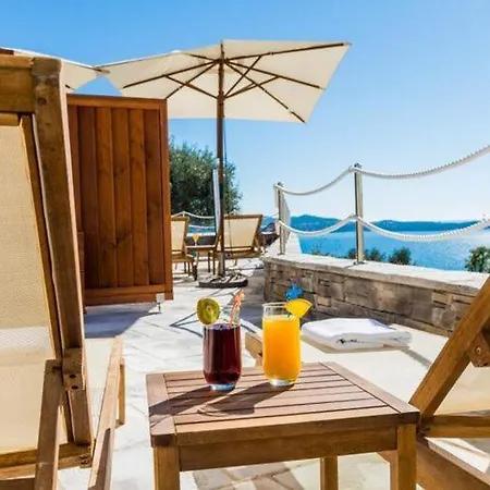 Capitano - Two Bedroom With Balcony And Sea View Uti Apartment